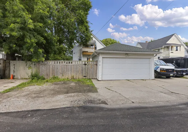 Homes for sale in Aurora, IL | 617 S 4th St, Aurora, IL 60505 | MLS# 12695514