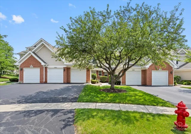Homes for sale in Schaumburg, IL | 325 Odlum Ct, Schaumburg, IL 60194 | MLS# 12695532