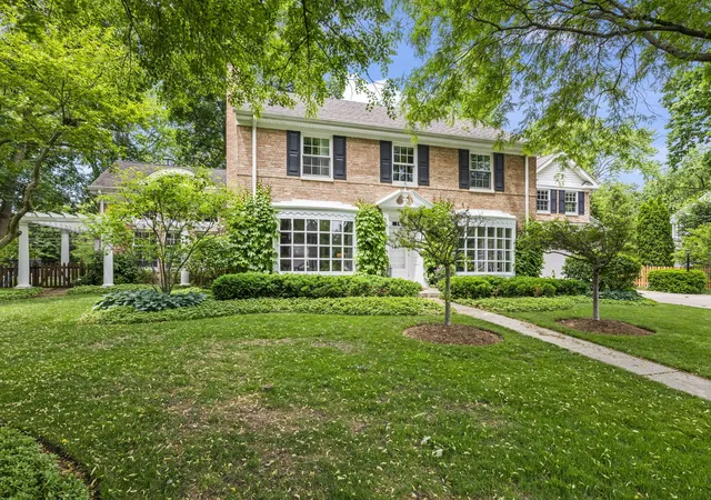 Homes for sale in Arlington Heights, IL | 630 S Beverly Ln, Arlington Heights, IL 60005 | MLS# 12695545
