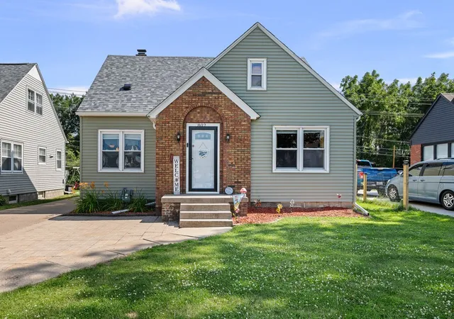 Homes for sale in Moline, IL | 802 27th Ave, Moline, IL 61265 | MLS# 12695547