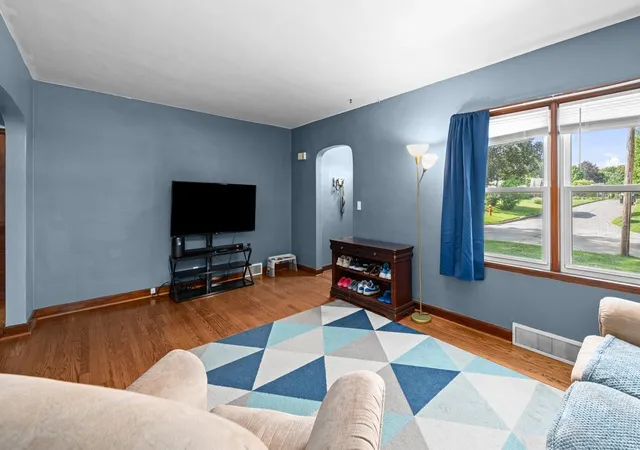 Homes for sale in Moline, IL | 802 27Th Ave, Moline, IL 61265 | MLS# 12695547
