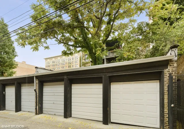 Homes for sale in Chicago, IL | 6225 N Kenmore Avenue, Chicago, IL 60660 | Houzeo