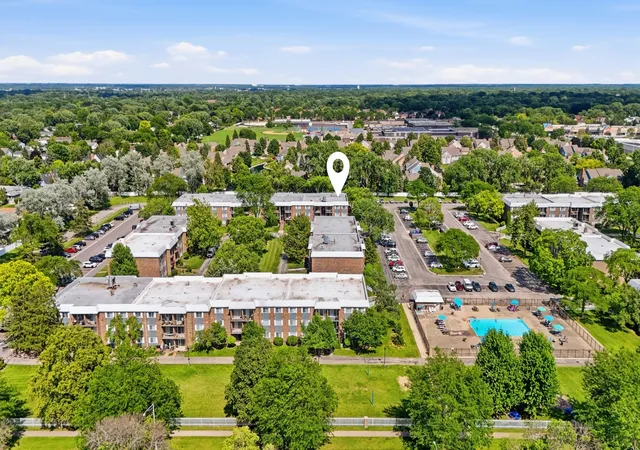 Homes for sale in Arlington Heights, IL | 1621 N Windsor Dr #215, Arlington Heights, IL 60004 | MLS# 12695555