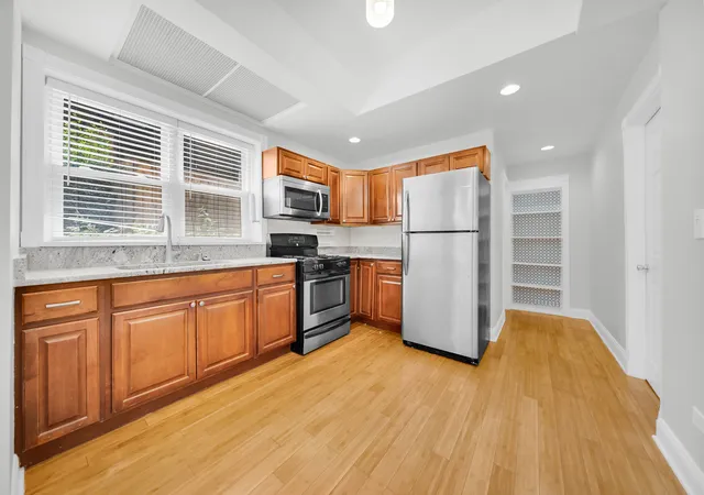 Homes for sale in Chicago, IL | 6206 N Francisco Ave, Chicago, IL 60659