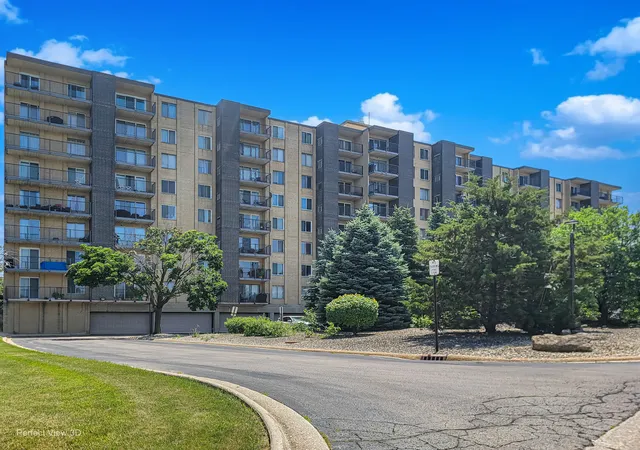2nd image of 5400 Walnut Ave #406, Downers Grove, IL 60515 | MLS# 12695569