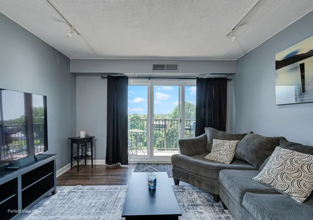 5th image of 5400 Walnut Ave #406, Downers Grove, IL 60515 | MLS# 12695569