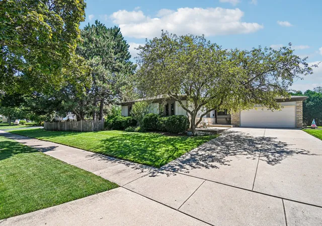 Homes for sale in Arlington Heights, IL | 815 S Salem Ave, Arlington Heights, IL 60005 | MLS# 12695575