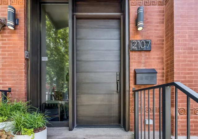 2nd image of 2107 W Erie St, Chicago, IL 60612 | MLS# 12695628