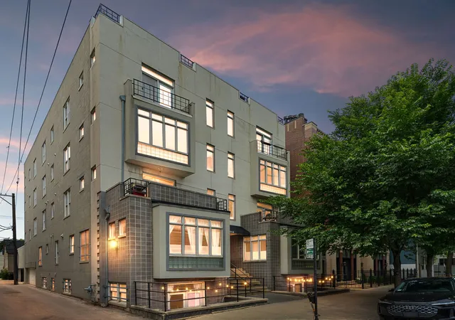 Homes for sale in Chicago, IL | 2814 N Sheffield Ave #2S, Chicago, IL 60657 | MLS# 12695635