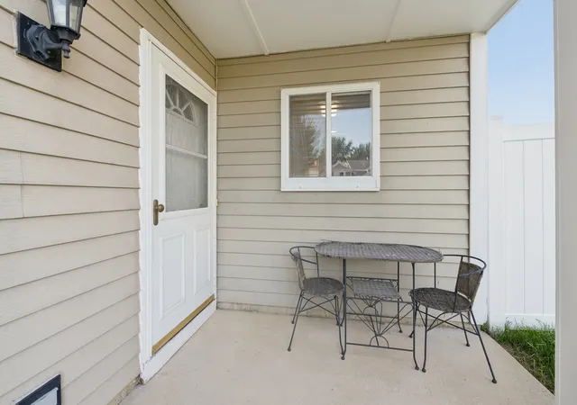 Homes for sale in South Elgin, IL | 1430 S Pembroke Dr, South Elgin, IL 60177 | MLS# 12695646