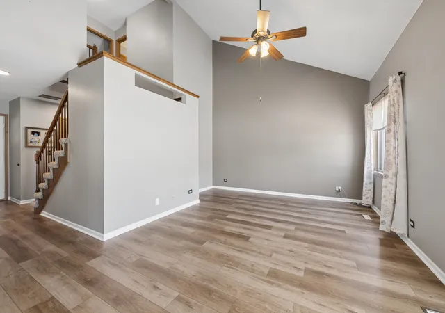 Homes for sale in South Elgin, IL | 1430 S Pembroke Dr, South Elgin, IL 60177 | MLS# 12695646