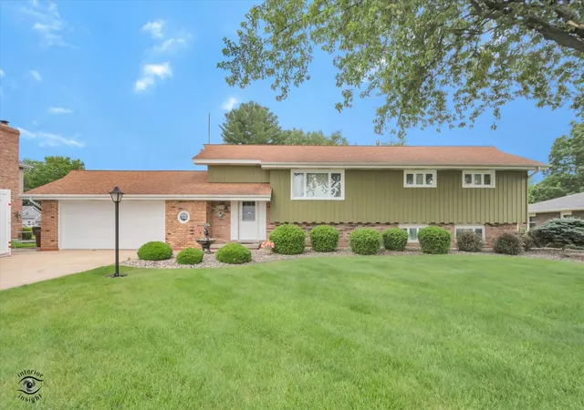 1st image of 713 Oak Park Ave, Beecher, IL 60401 | MLS# 12695658