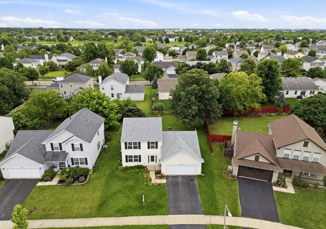 Photo 2 of Single family home for sale at 645 Spicebush Ln, Aurora, IL 60504 | MLS# 12695665 | Listing updated on 2026-08-20