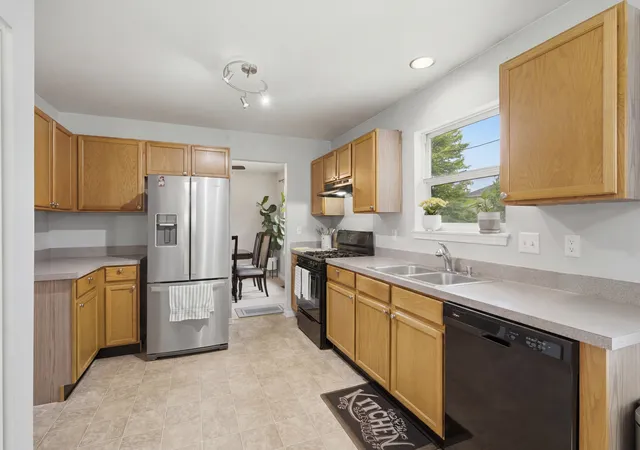 Photo 3 of Single family home for sale at 645 Spicebush Ln, Aurora, IL 60504 | MLS# 12695665 | Listing updated on 2026-08-20