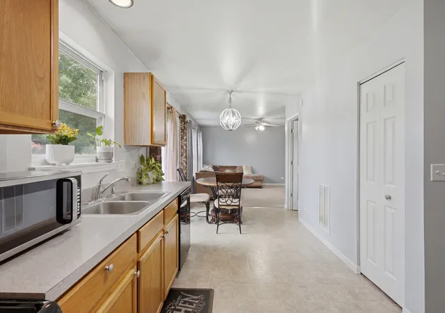 Photo 4 of Single family home for sale at 645 Spicebush Ln, Aurora, IL 60504 | MLS# 12695665 | Listing updated on 2026-08-20