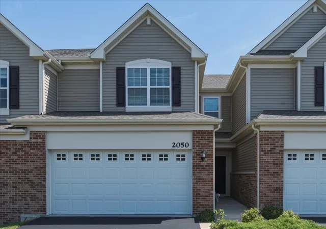 Homes for sale in Joliet, IL | 2050 Pembridge Ln, Joliet, IL 60431 | MLS# 12695668