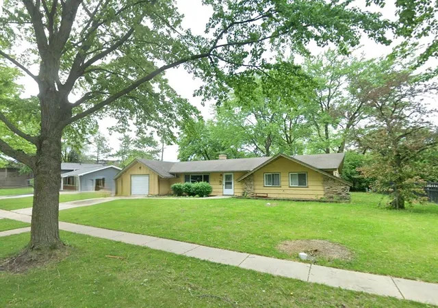 Homes for sale in Schaumburg, IL | 1408 Fairlane Dr, Schaumburg, IL 60193 | MLS# 12695670