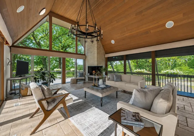 2nd image of 431 Maplewood Dr, Barrington, IL 60010 | MLS# 12695702