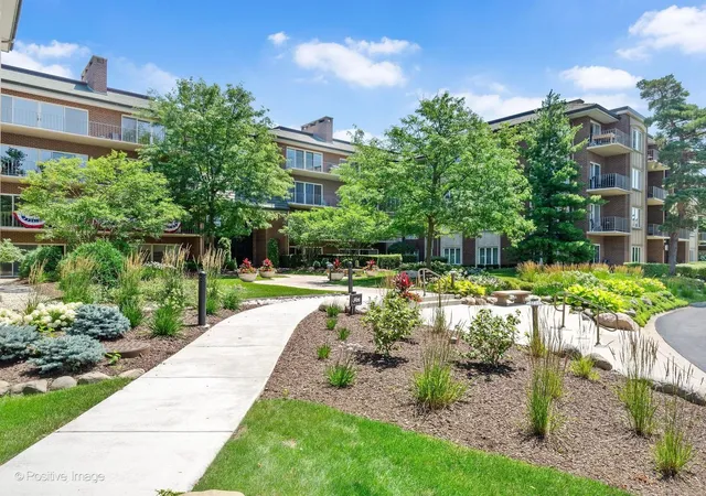 Homes for sale in Oak Brook, IL | 5 Oak Brook Club Dr #P6-N, Oak Brook, IL 60523 | MLS# 12695717