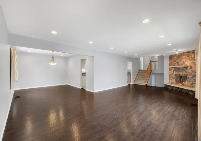 5th image of 9143 Dr Korczak Ter, Skokie, IL 60076 | MLS# 12695721
