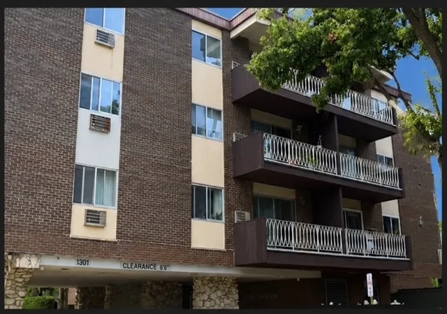 2nd image of 1301 S Finley Rd #222, Lombard, IL 60148 | MLS# 12695724