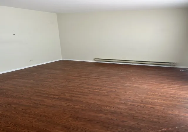 4th image of 330 Shorewood Dr #3B, Glendale Heights, IL 60139 | MLS# 12695763