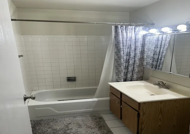 7th image of 330 Shorewood Dr #3B, Glendale Heights, IL 60139 | MLS# 12695763