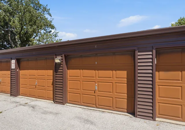 Homes for sale in East Moline, IL | 1299 48th Ave #4, East Moline, IL 61244 | MLS# 12695766