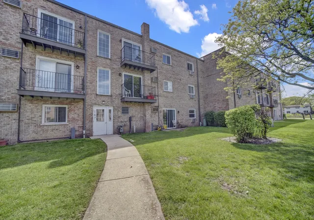 1st image of 167 W Elk Trl #167, Carol Stream, IL 60188 | MLS# 12695791