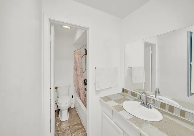2nd image of 167 W Elk Trl, Carol Stream, IL 60188