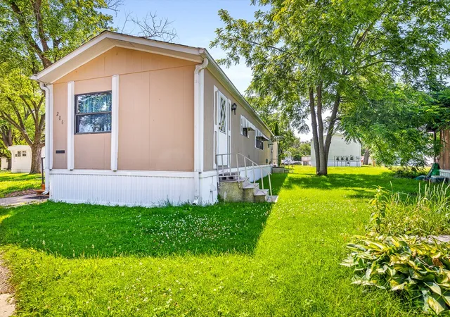Homes for sale in Freeport, IL | 206 Viola Dr, Freeport, IL 61032 | MLS# 12695794