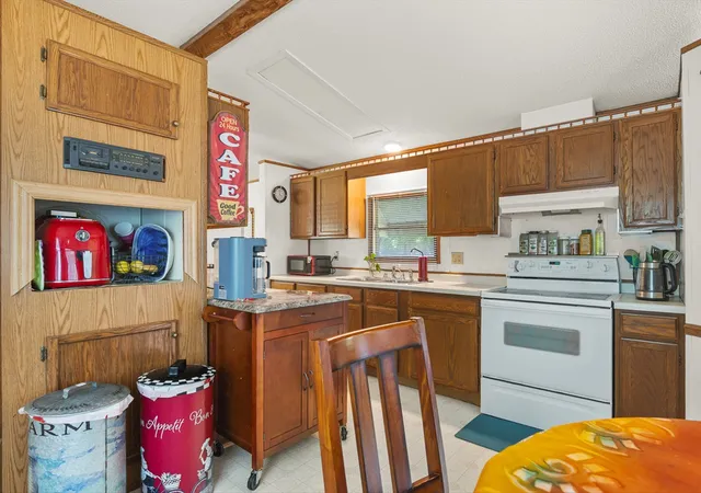 Homes for sale in Freeport, IL | 206 Viola Dr, Freeport, IL 61032 | MLS# 12695794