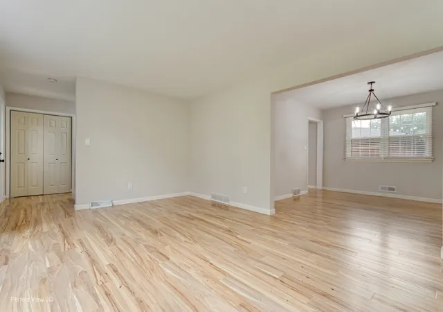 4th image of 3306 Coventry Ct, Joliet, IL 60431 | MLS# 12695810