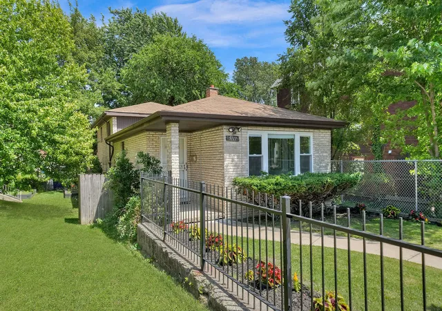 3rd image of 9117 S Brandon Ave, Chicago, IL 60617 | MLS# 12695815