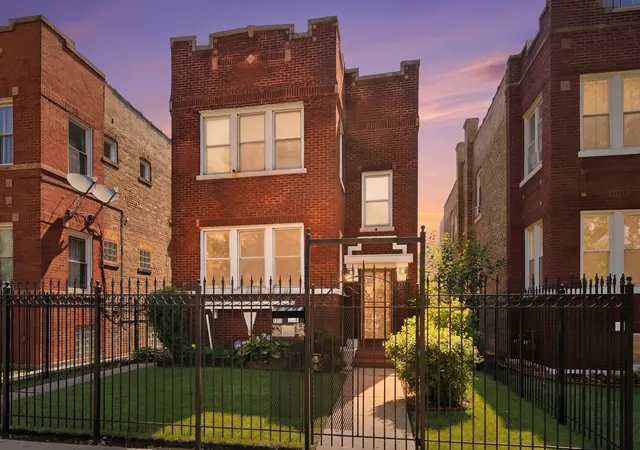 Listing Photo 2 - Condo for sale in building located at 1315 N Massasoit Ave, Chicago, IL 60651