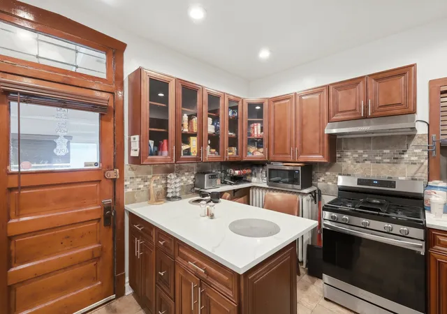 5th image of 1315 N Massasoit Ave N, Chicago, IL 60651 | MLS# 12695818