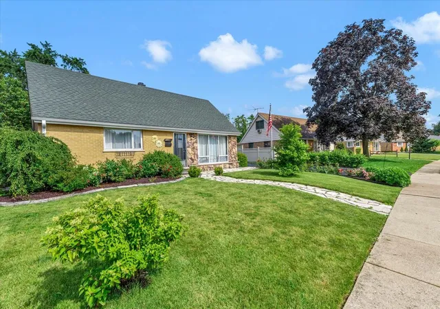Photo 2 of Single family home for sale at 8901 Southfield Dr, Bridgeview, IL 60455 | MLS# 12695844 | Listing updated on 2026-09-15