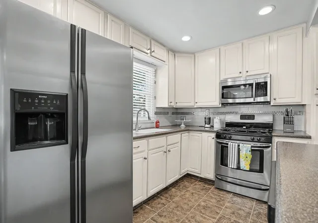 4th image of 18424 Homewood Ave, Homewood, IL 60430 | MLS# 12695861