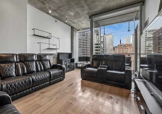 2nd image of 600 N Fairbanks Ct, Chicago, IL 60611