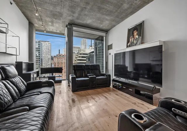 3rd image of 600 N Fairbanks Ct, Chicago, IL 60611
