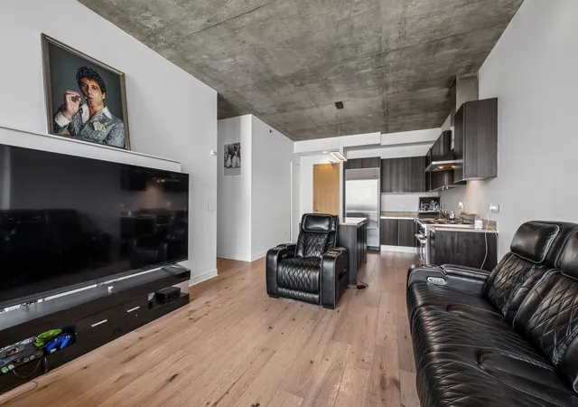 4th image of 600 N Fairbanks Ct, Chicago, IL 60611
