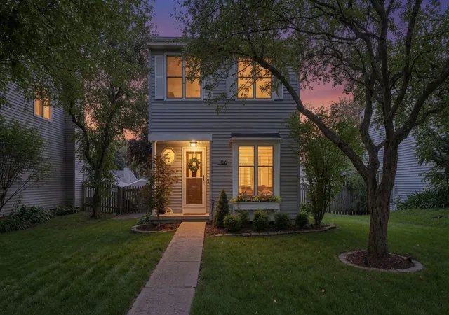 Homes for sale in Geneva, IL | 916 Britta Ln, Geneva, IL 60134 | MLS# 12695883