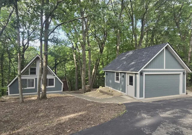 Homes for sale in Galena, IL | 5 Mosswood Path, Galena, IL 61036 | MLS# 12695901