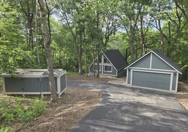 Homes for sale in Galena, IL | 5 Mosswood Path, Galena, IL 61036 | MLS# 12695901