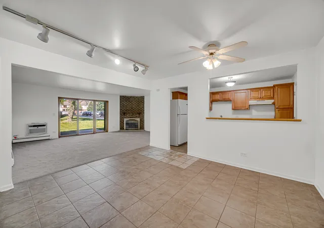 Homes for sale in Glenview, IL | 10369 Dearlove Rd, Glenview, IL 60025