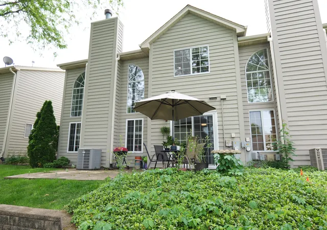 24th image of 99 Townsend Cir, Naperville, IL 60565 | MLS# 12695918
