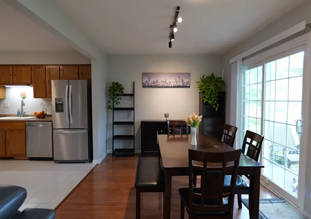 5th image of 99 Townsend Cir, Naperville, IL 60565 | MLS# 12695918