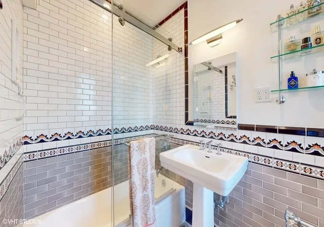 2nd image of 5000 N Marine Dr, Chicago, IL 60640
