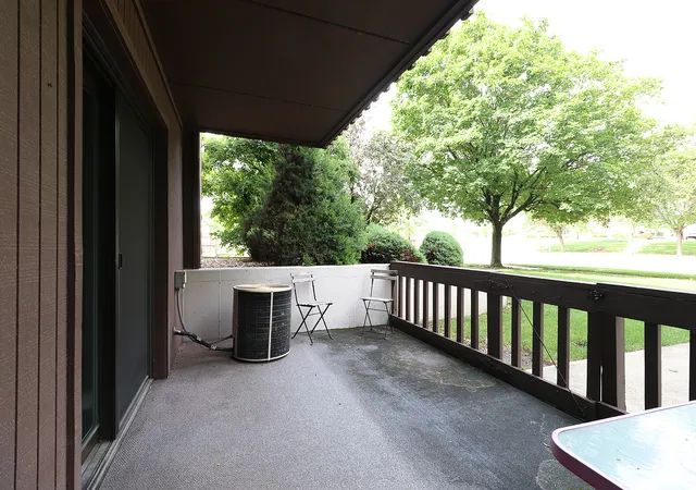 Homes for sale in Joliet, IL | 101 Caterpillar Drive, Joliet, IL 60436 | Houzeo