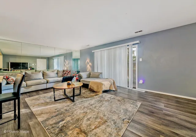 4th image of 627 N Carroll Pkwy #105, Glenwood, IL 60425 | MLS# 12695977
